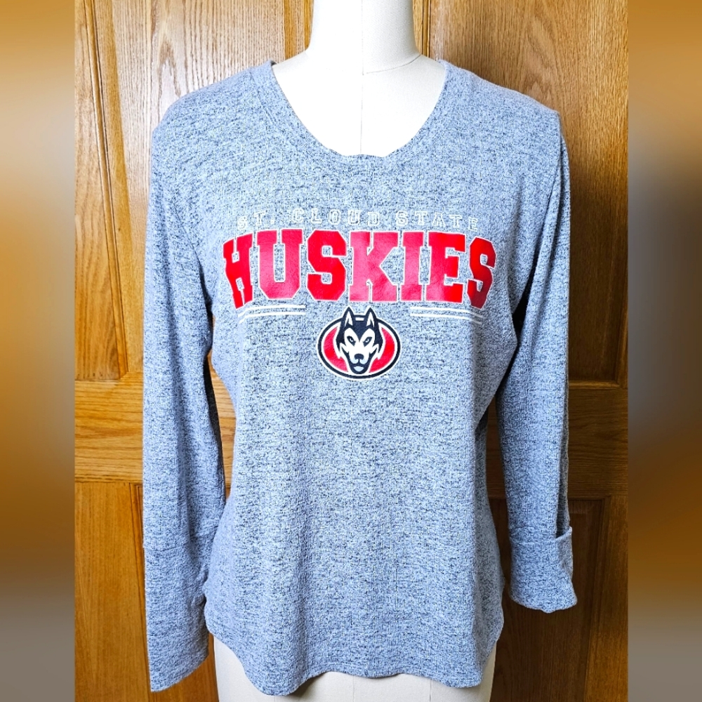 SCSU Huskies Soft Fitted Sweatshirt, Gray & Red, Woman's XL, Long sleeve.